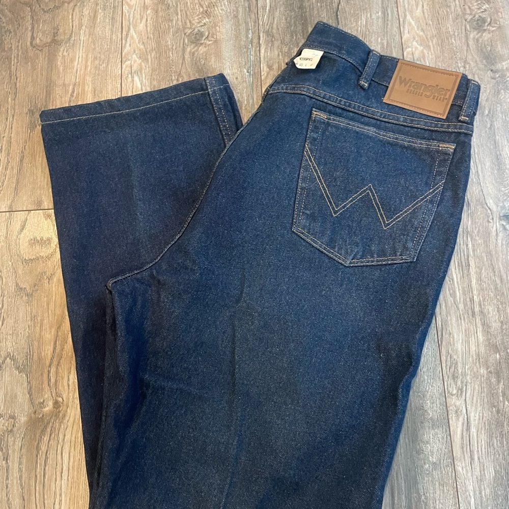 Wrangler Men’s Indigo Straight Jeans with Signature Pocket